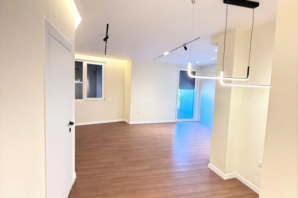 Shtepi ne shitje Apartament ne Tirane, 2+1, Mobilimi Bosh, pa mobiluar, Pagesa 18,500,000  Leke.