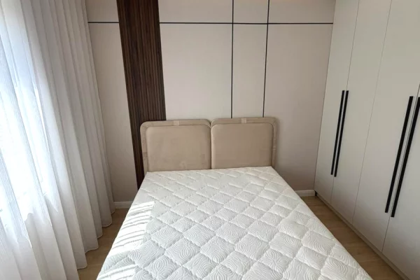 Shtepi ne shitje Apartament ne Tirane, 2+1, Mobilimi E mobiluar, Pagesa 16,500,000  Leke.