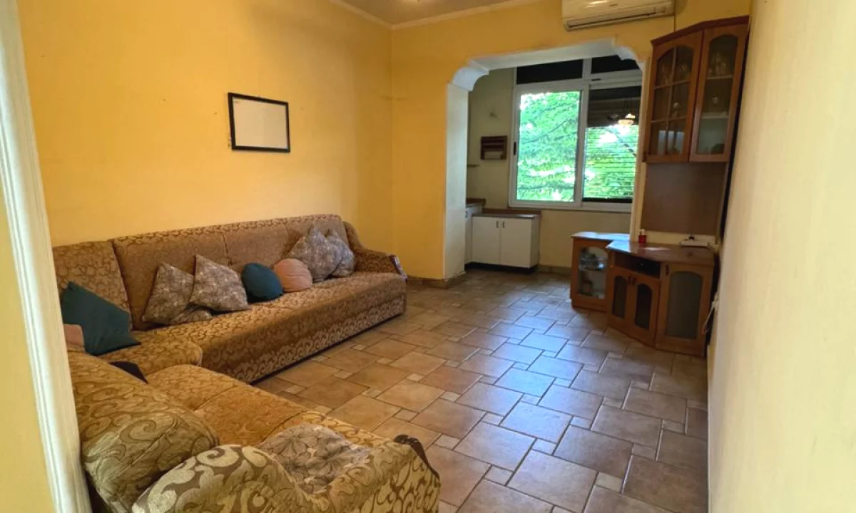 Shtepi ne shitje Apartament ne Tirane, 1+1, Mobilimi E mobiluar, Pagesa 150,000  Euro.
