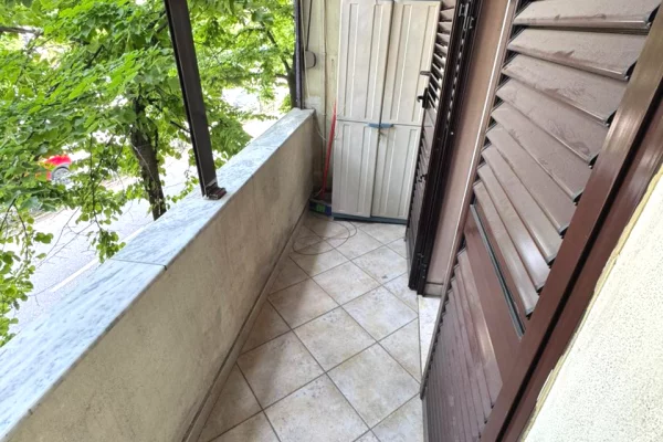 Shtepi ne shitje Apartament ne Tirane, 1+1, Mobilimi E mobiluar, Pagesa 150,000  Euro.