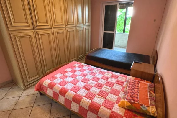 Shtepi ne shitje Apartament ne Tirane, 1+1, Mobilimi E mobiluar, Pagesa 150,000  Euro.