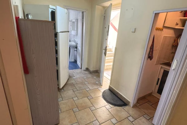 Shtepi ne shitje Apartament ne Tirane, 1+1, Mobilimi E mobiluar, Pagesa 150,000  Euro.