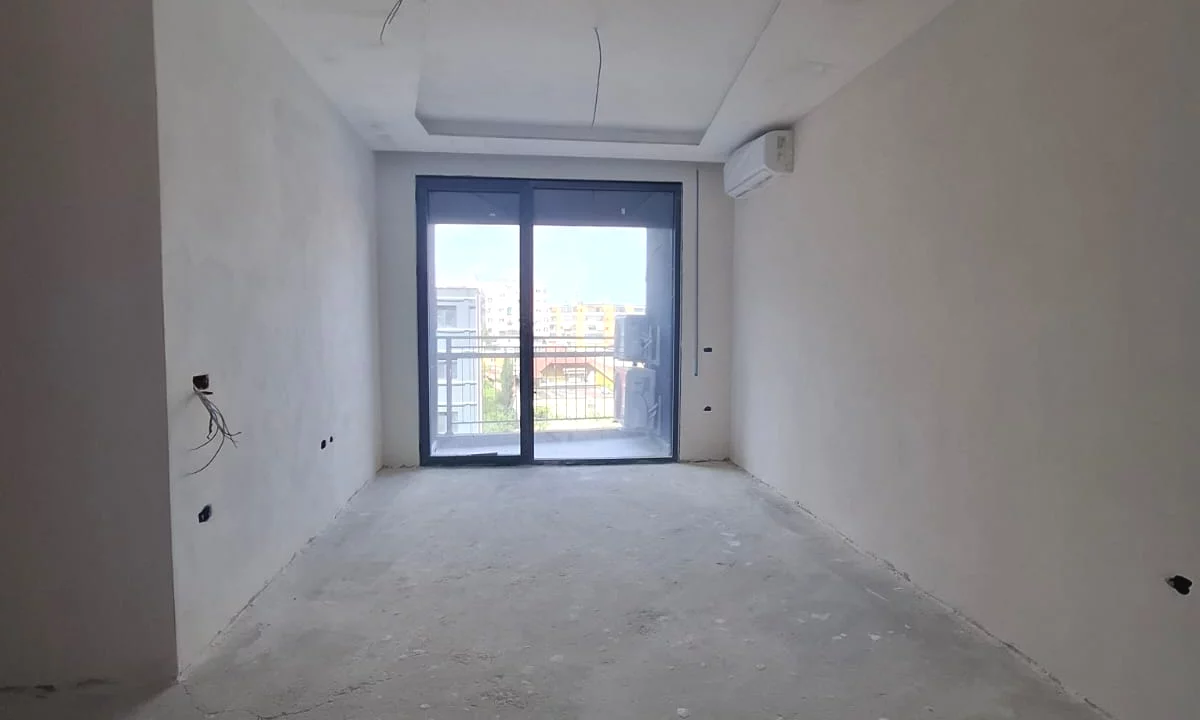 Shtepi ne shitje Apartament ne Tirane, 1+1, Mobilimi Bosh, pa mobiluar, Pagesa 118,800  Euro.