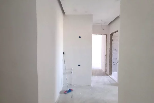 Shtepi ne shitje Apartament ne Tirane, 1+1, Mobilimi Bosh, pa mobiluar, Pagesa 118,800  Euro.
