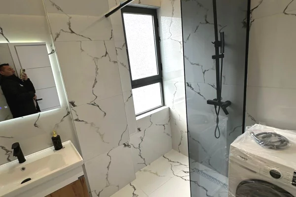 Shtepi ne shitje Apartament ne Tirane, 2+1, Mobilimi E mobiluar, Pagesa 225,000  Euro.