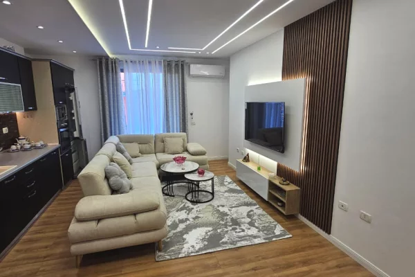 Shtepi ne shitje Apartament ne Tirane, 2+1, Mobilimi E mobiluar, Pagesa 158,000  Euro.