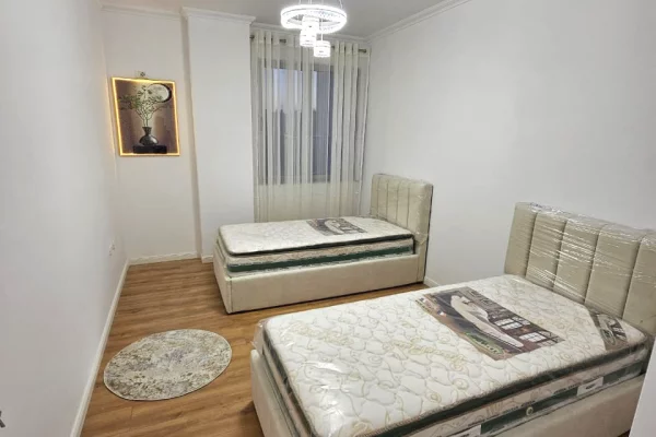 Shtepi ne shitje Apartament ne Tirane, 2+1, Mobilimi E mobiluar, Pagesa 158,000  Euro.