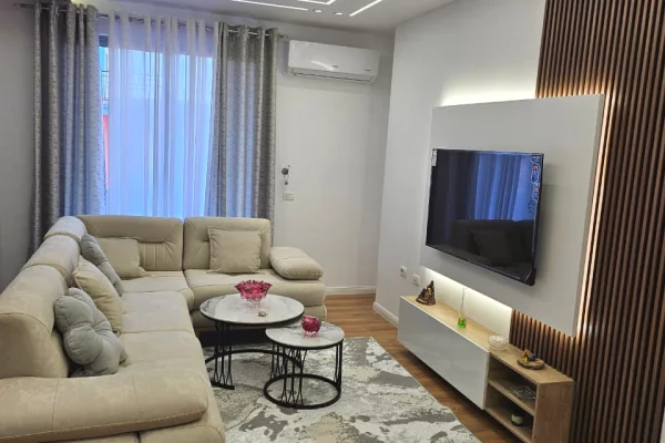 Shtepi ne shitje Apartament ne Tirane, 2+1, Mobilimi E mobiluar, Pagesa 158,000  Euro.