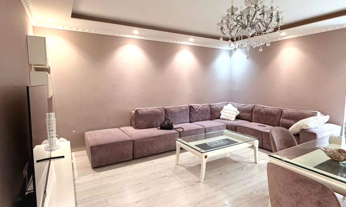 Shtepi ne shitje Apartament ne Tirane, 3+1, Mobilimi E mobiluar, Pagesa 295,000  Euro.