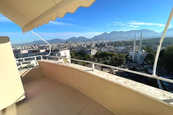 Shtepi ne shitje Apartament ne Tirane, 3+1, Mobilimi E mobiluar, Pagesa 3,600,000  Leke.