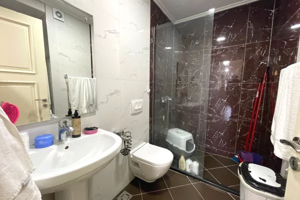 Shtepi ne shitje Apartament ne Tirane, 3+1, Mobilimi E mobiluar, Pagesa 3,600,000  Leke.