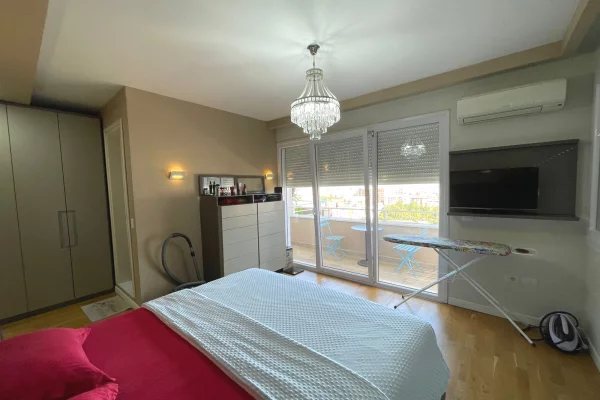 Shtepi ne shitje Apartament ne Tirane, 3+1, Mobilimi E mobiluar, Pagesa 3,600,000  Leke.