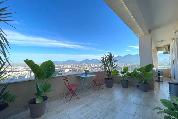 Shtepi ne shitje Apartament ne Tirane, 3+1, Mobilimi E mobiluar, Pagesa 3,600,000  Leke.