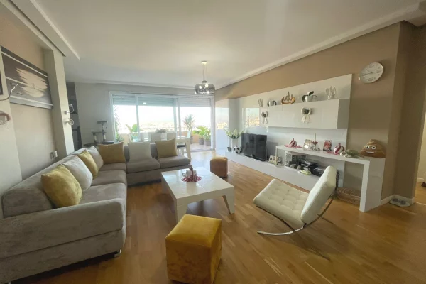 Shtepi ne shitje Apartament ne Tirane, 3+1, Mobilimi E mobiluar, Pagesa 3,600,000  Leke.
