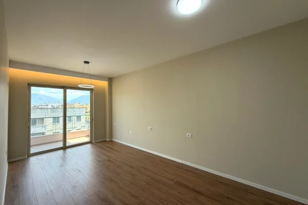 Shtepi ne shitje Apartament ne Tirane, 2+1, Mobilimi Pjeserisht e mobiluar, Pagesa 163,000  Euro.