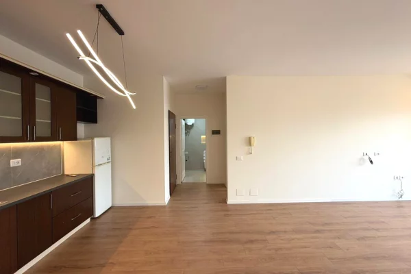 Shtepi ne shitje Apartament ne Tirane, 2+1, Mobilimi Pjeserisht e mobiluar, Pagesa 163,000  Euro.