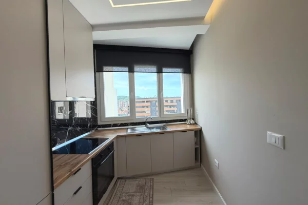 Shtepi ne shitje Apartament ne Tirane, 3+1, Mobilimi Pjeserisht e mobiluar, Pagesa 280,000  Euro.