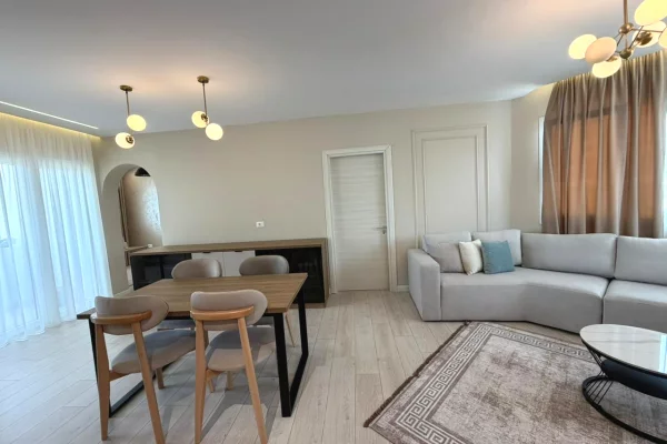 Shtepi ne shitje Apartament ne Tirane, 3+1, Mobilimi Pjeserisht e mobiluar, Pagesa 280,000  Euro.