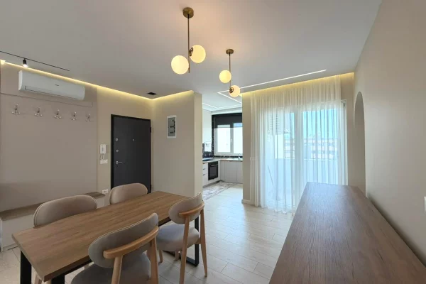 Shtepi ne shitje Apartament ne Tirane, 3+1, Mobilimi Pjeserisht e mobiluar, Pagesa 280,000  Euro.