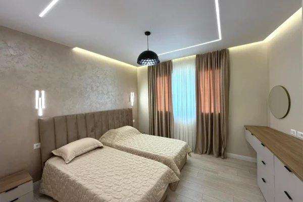 Shtepi ne shitje Apartament ne Tirane, 3+1, Mobilimi Pjeserisht e mobiluar, Pagesa 280,000  Euro.