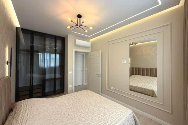 Shtepi ne shitje Apartament ne Tirane, 3+1, Mobilimi Pjeserisht e mobiluar, Pagesa 280,000  Euro.