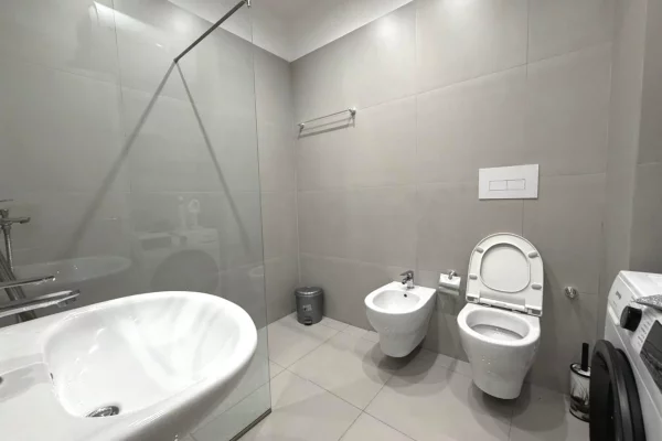 Shtepi ne shitje Apartament ne Tirane, 3+1, Mobilimi Pjeserisht e mobiluar, Pagesa 280,000  Euro.