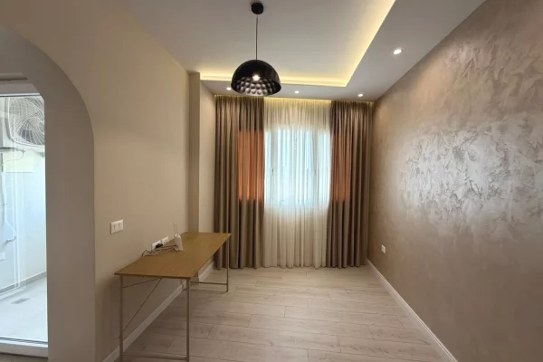 Shtepi ne shitje Apartament ne Tirane, 3+1, Mobilimi Pjeserisht e mobiluar, Pagesa 280,000  Euro.