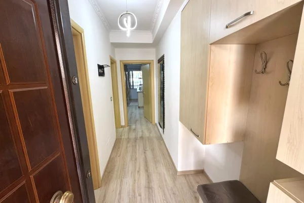 Shtepi ne shitje Apartament ne Tirane, 1+1, Mobilimi E mobiluar, Pagesa 114,000  Euro.