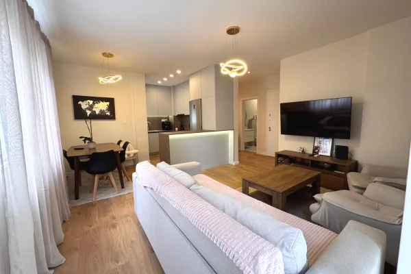 Shtepi ne shitje Apartament ne Tirane, 2+1, Mobilimi E mobiluar, Pagesa 240,000  Euro.