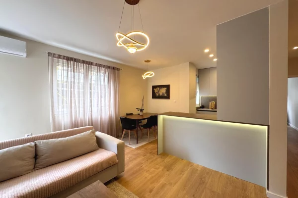 Shtepi ne shitje Apartament ne Tirane, 2+1, Mobilimi E mobiluar, Pagesa 240,000  Euro.
