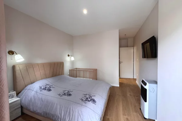 Shtepi ne shitje Apartament ne Tirane, 2+1, Mobilimi E mobiluar, Pagesa 240,000  Euro.