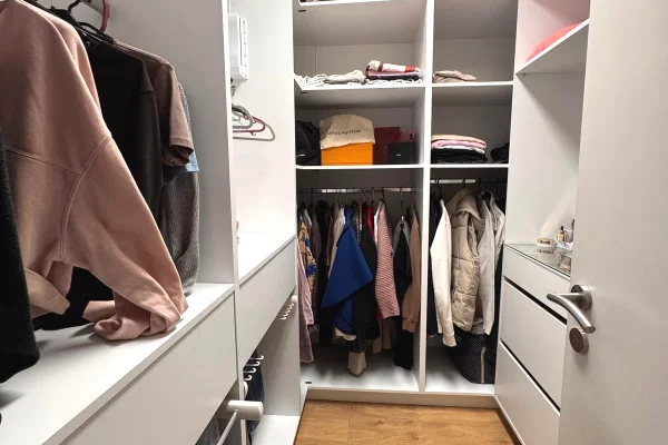 Shtepi ne shitje Apartament ne Tirane, 2+1, Mobilimi E mobiluar, Pagesa 240,000  Euro.