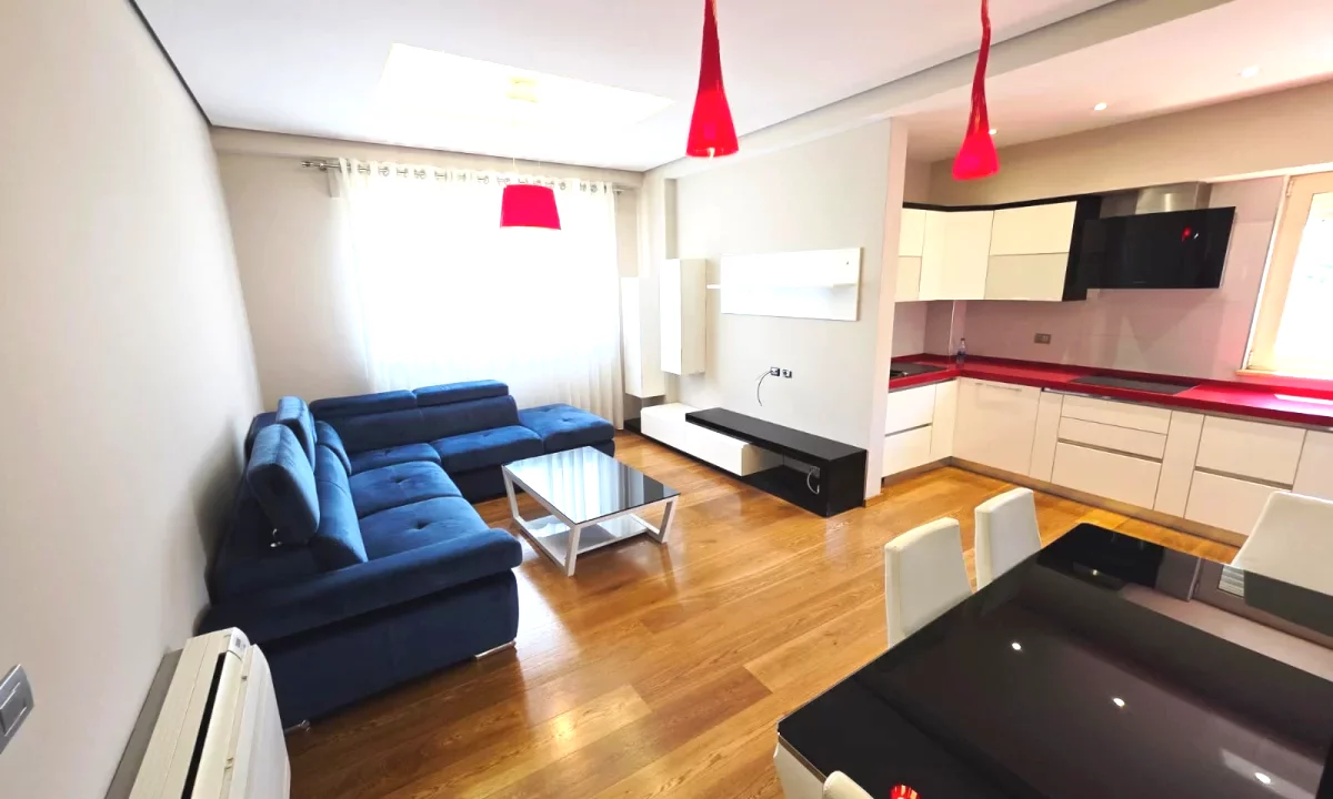 Shtepi ne shitje Apartament ne Tirane, 2+1, Mobilimi E mobiluar, Pagesa 260,000  Euro.