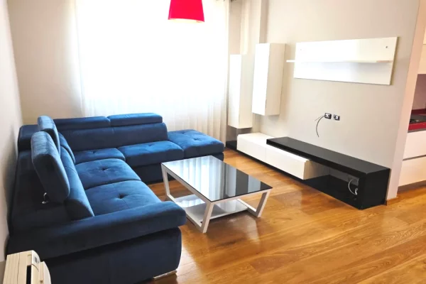 Shtepi ne shitje Apartament ne Tirane, 2+1, Mobilimi E mobiluar, Pagesa 260,000  Euro.