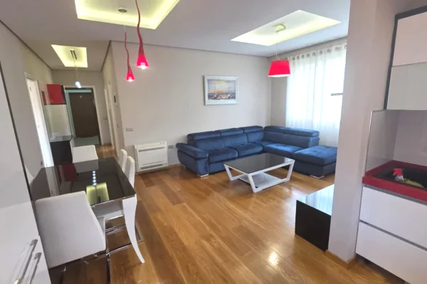 Shtepi ne shitje Apartament ne Tirane, 2+1, Mobilimi E mobiluar, Pagesa 260,000  Euro.