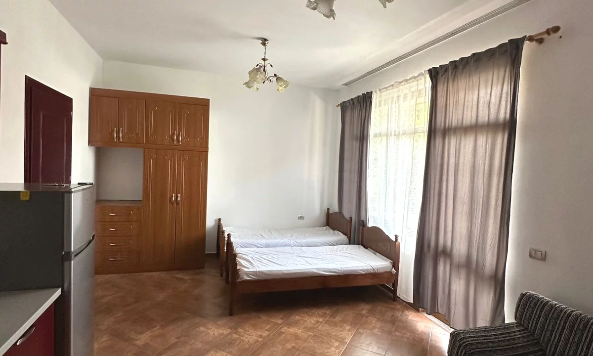 Shtepi me qera Apartament ne Tirane, Garsoniere, Mobilimi E mobiluar, Pagesa 28,000  Leke.