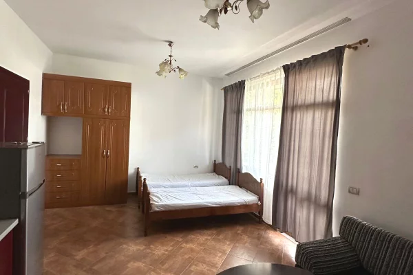Shtepi me qera Apartament ne Tirane, Garsoniere, Mobilimi E mobiluar, Pagesa 28,000  Leke.
