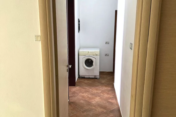 Shtepi me qera Apartament ne Tirane, Garsoniere, Mobilimi E mobiluar, Pagesa 28,000  Leke.