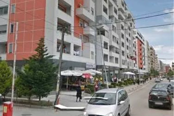 Ambiente Commerciale in Vendita 1+1 a Tirana - 237,500 Euro