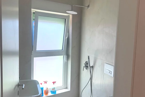 Shtepi me qera Apartament ne Tirane, 2+1, Mobilimi E mobiluar, Pagesa 550  Euro.