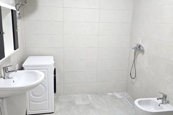 Shtepi ne shitje Apartament ne Tirane, 1+1, Mobilimi E mobiluar, Pagesa 128,700  Euro.
