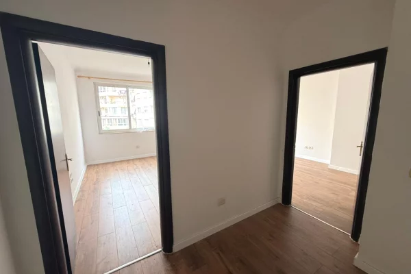 Shtepi ne shitje Apartament ne Tirane, 2+1, Mobilimi Bosh, pa mobiluar, Pagesa 145,000  Euro.