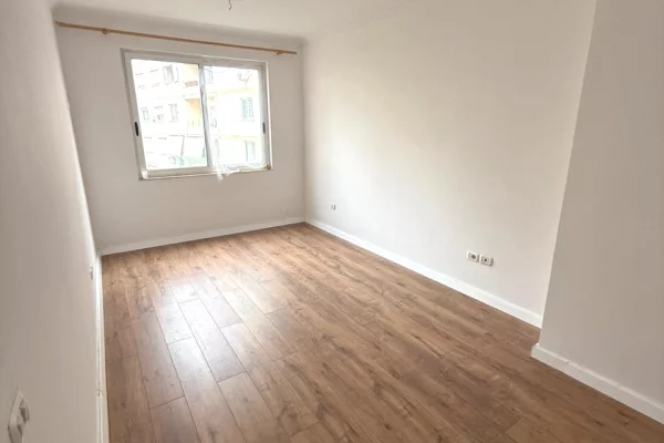 Shtepi ne shitje Apartament ne Tirane, 2+1, Mobilimi Bosh, pa mobiluar, Pagesa 145,000  Euro.