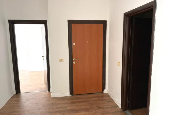 Shtepi ne shitje Apartament ne Tirane, 2+1, Mobilimi Bosh, pa mobiluar, Pagesa 145,000  Euro.