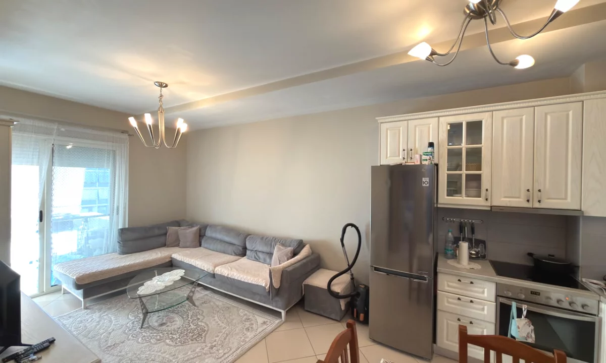 Shtepi ne shitje Apartament ne Tirane, 1+1, Mobilimi E mobiluar, Pagesa 120,000  Euro.