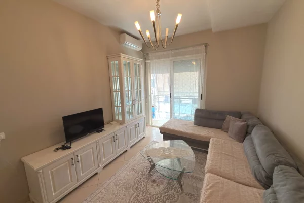 Shtepi ne shitje Apartament ne Tirane, 1+1, Mobilimi E mobiluar, Pagesa 120,000  Euro.