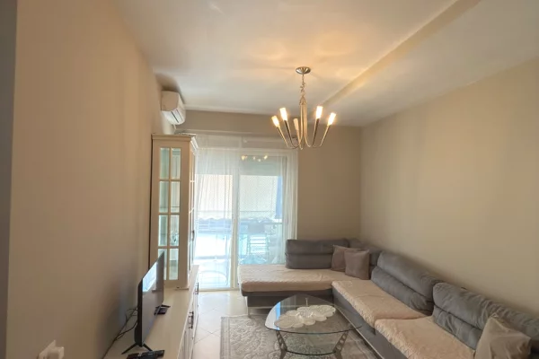 Shtepi ne shitje Apartament ne Tirane, 1+1, Mobilimi E mobiluar, Pagesa 120,000  Euro.