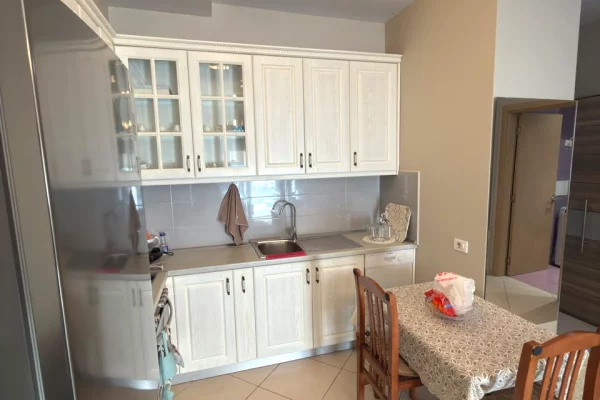 Shtepi ne shitje Apartament ne Tirane, 1+1, Mobilimi E mobiluar, Pagesa 120,000  Euro.