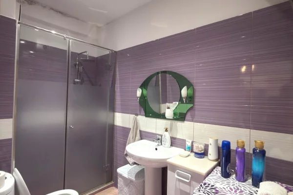 Shtepi ne shitje Apartament ne Tirane, 1+1, Mobilimi E mobiluar, Pagesa 120,000  Euro.