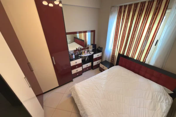 Shtepi ne shitje Apartament ne Tirane, 1+1, Mobilimi E mobiluar, Pagesa 120,000  Euro.